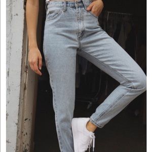 Mom Jeans- Brandy Melville Jane jeans size small